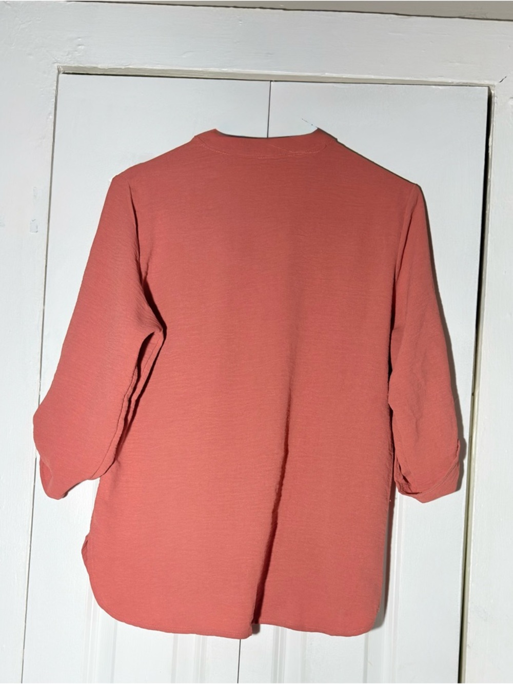 Women's Rose Clay Roll-Tab Sleeve Blouse Button Up Top - Size M - Picture 4 of 5
